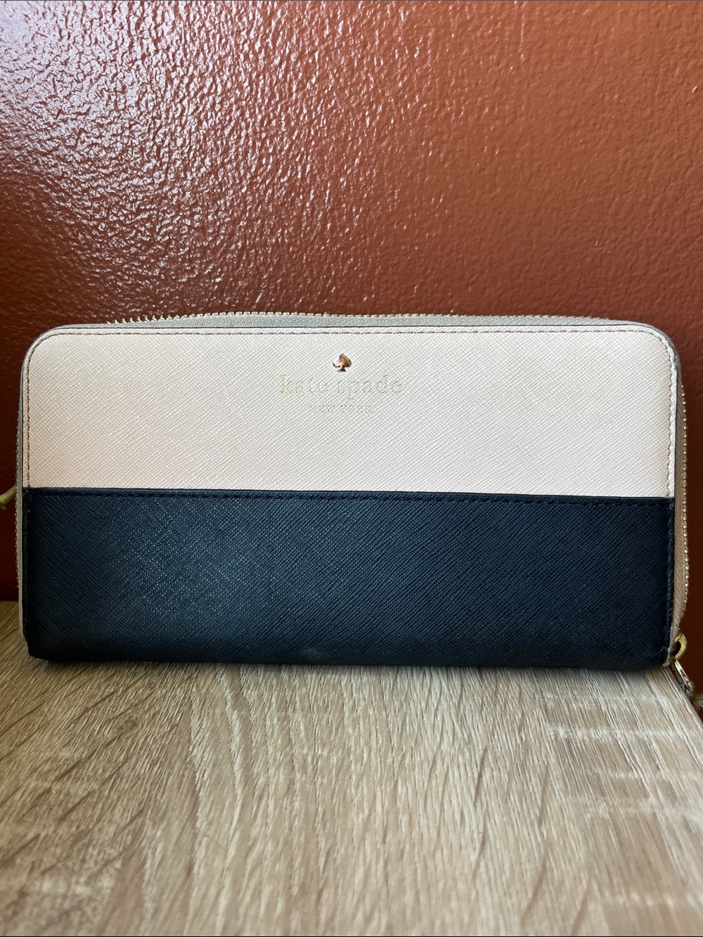 kate spade Two-Tone Black and Cream Zip-Around Wallet